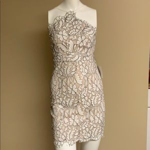 NWT Lulu’s nude/white dress. Size Small
